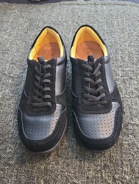 Vionic Women’s Size 7 Black Leather Suede Lace-Up Sneakers